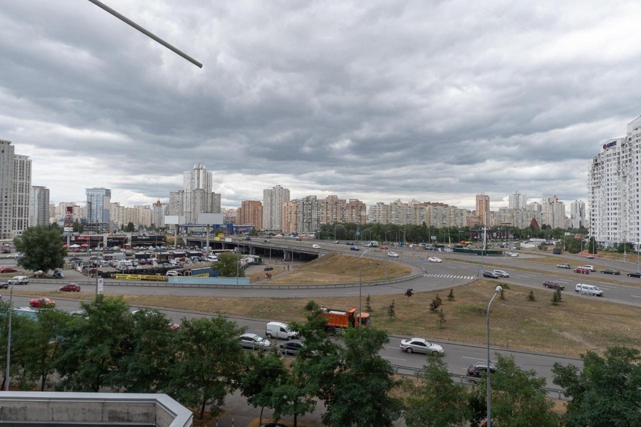 Комфортная Квартира На Метро Осокорки Kiew Exterior foto