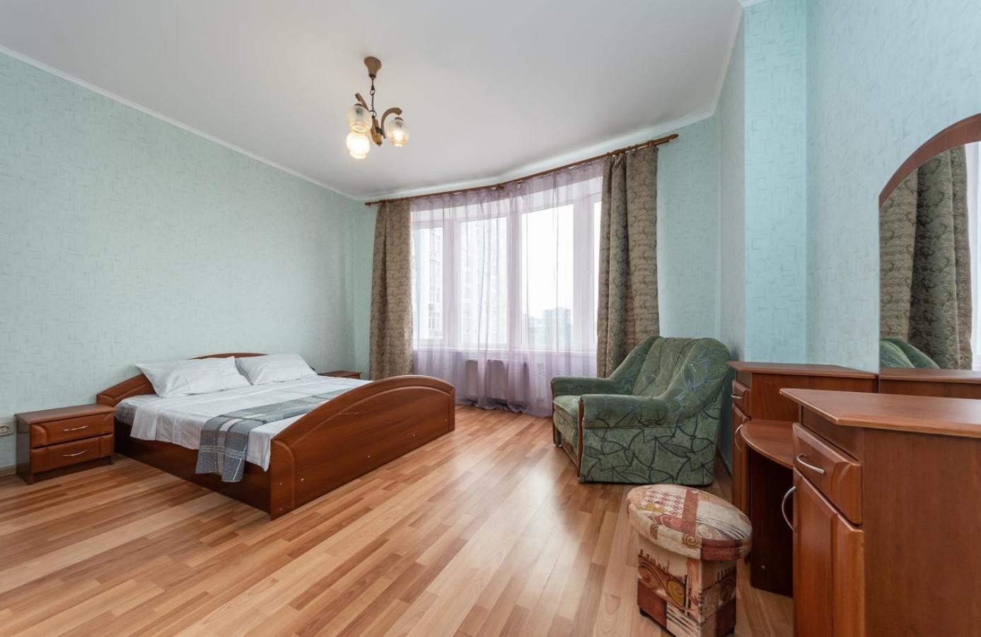 Комфортная Квартира На Метро Осокорки Kiew Exterior foto