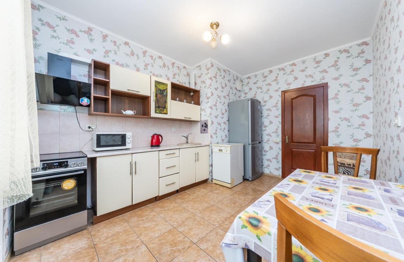 Комфортная Квартира На Метро Осокорки Kiew Exterior foto