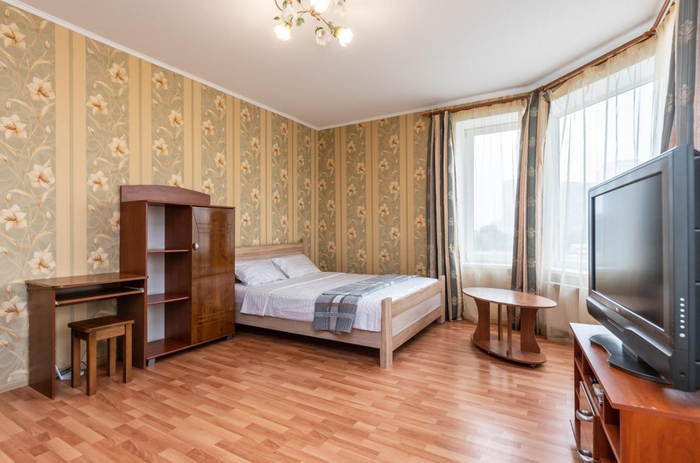 Комфортная Квартира На Метро Осокорки Kiew Exterior foto